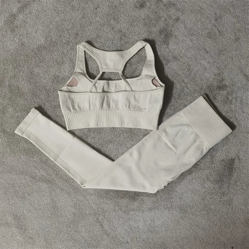 Seamless Athleisure Outfit