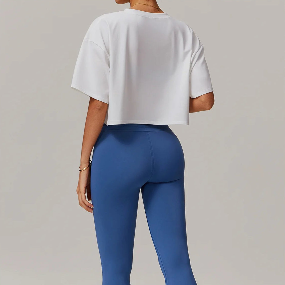 FlexFit Femme – Quick-Dry Crop Yoga Tee