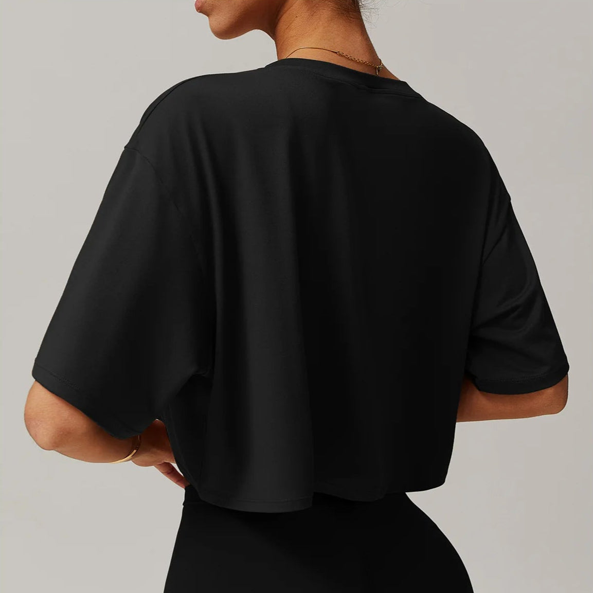 FlexFit Femme – Quick-Dry Crop Yoga Tee