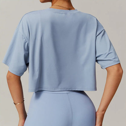 FlexFit Femme – Quick-Dry Crop Yoga Tee