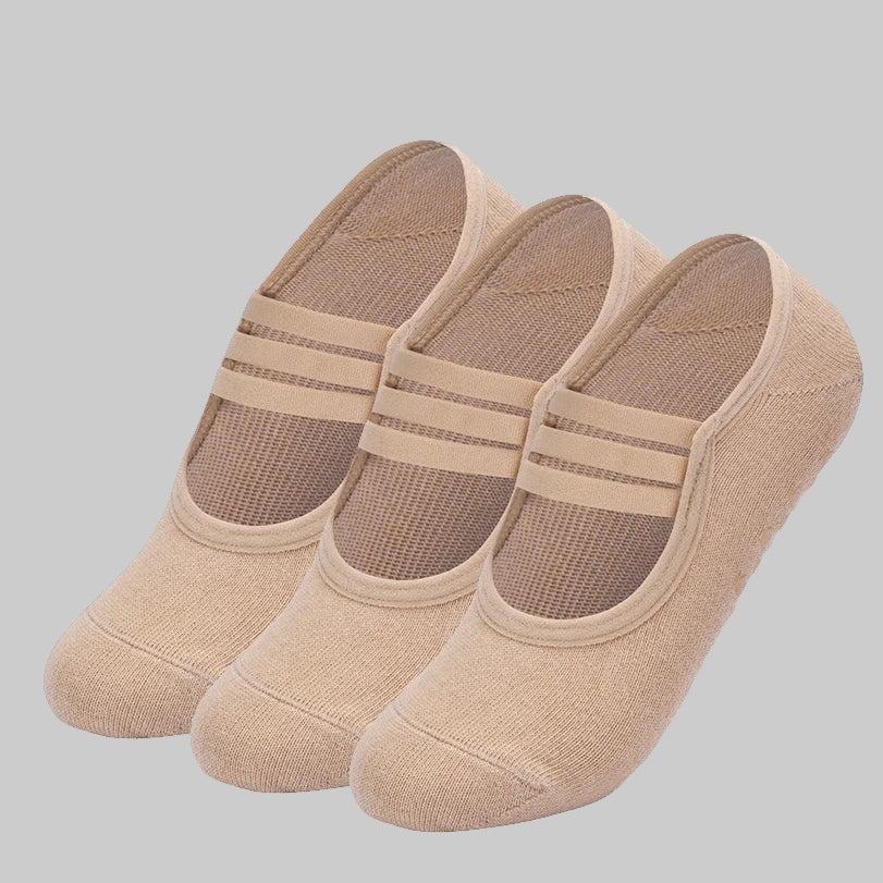 Three pairs of beige no-show socks on a white background with a label indicating '3 Pairs'.