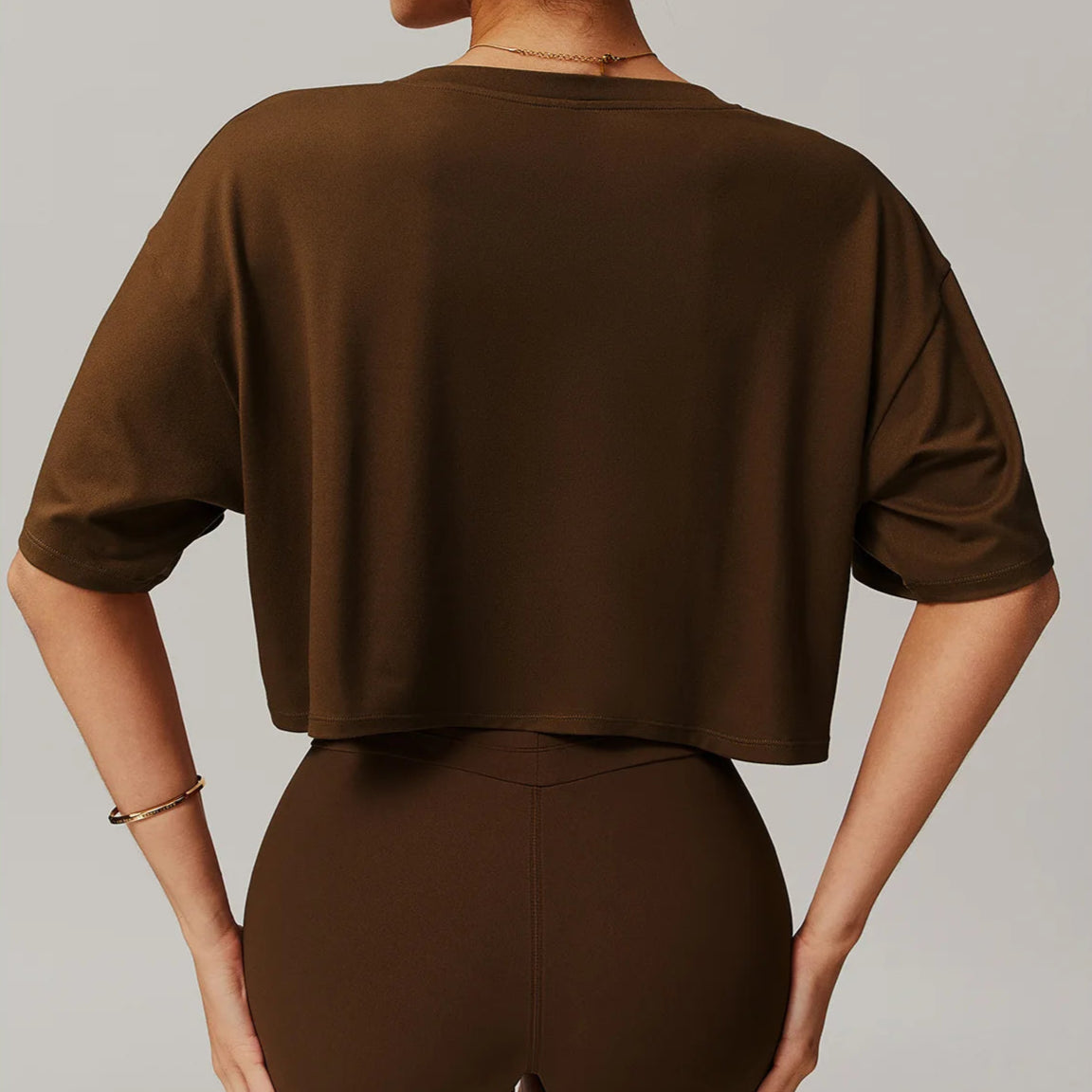 FlexFit Femme – Quick-Dry Crop Yoga Tee