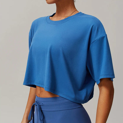 FlexFit Femme – Quick-Dry Crop Yoga Tee