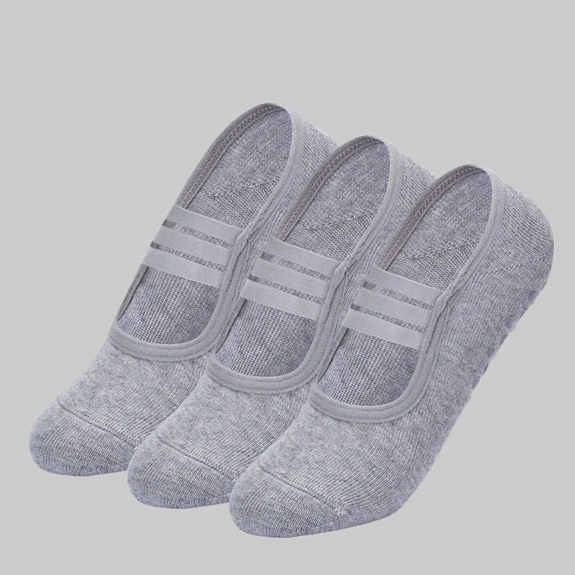 Three pairs of gray no-show socks on a white background with a label indicating '3 Pairs'.
