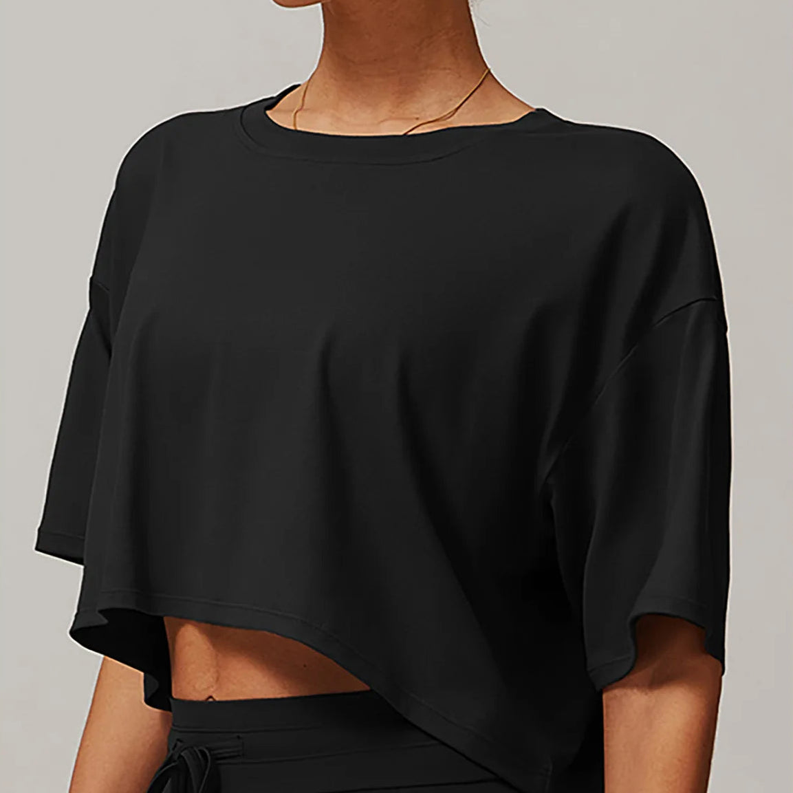 FlexFit Femme – Quick-Dry Crop Yoga Tee