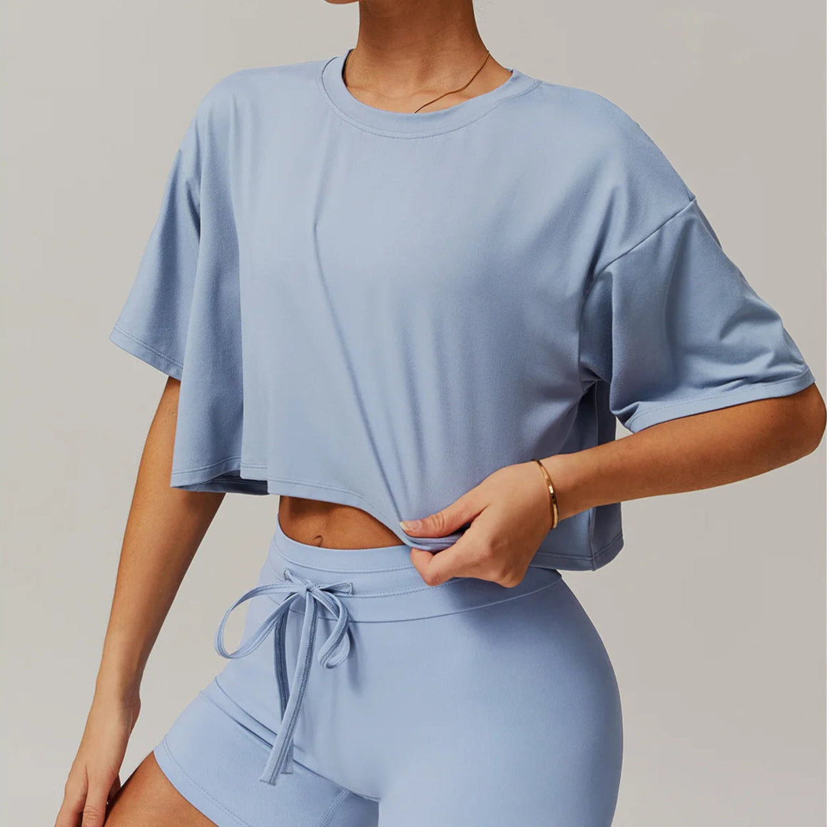 FlexFit Femme – Quick-Dry Crop Yoga Tee