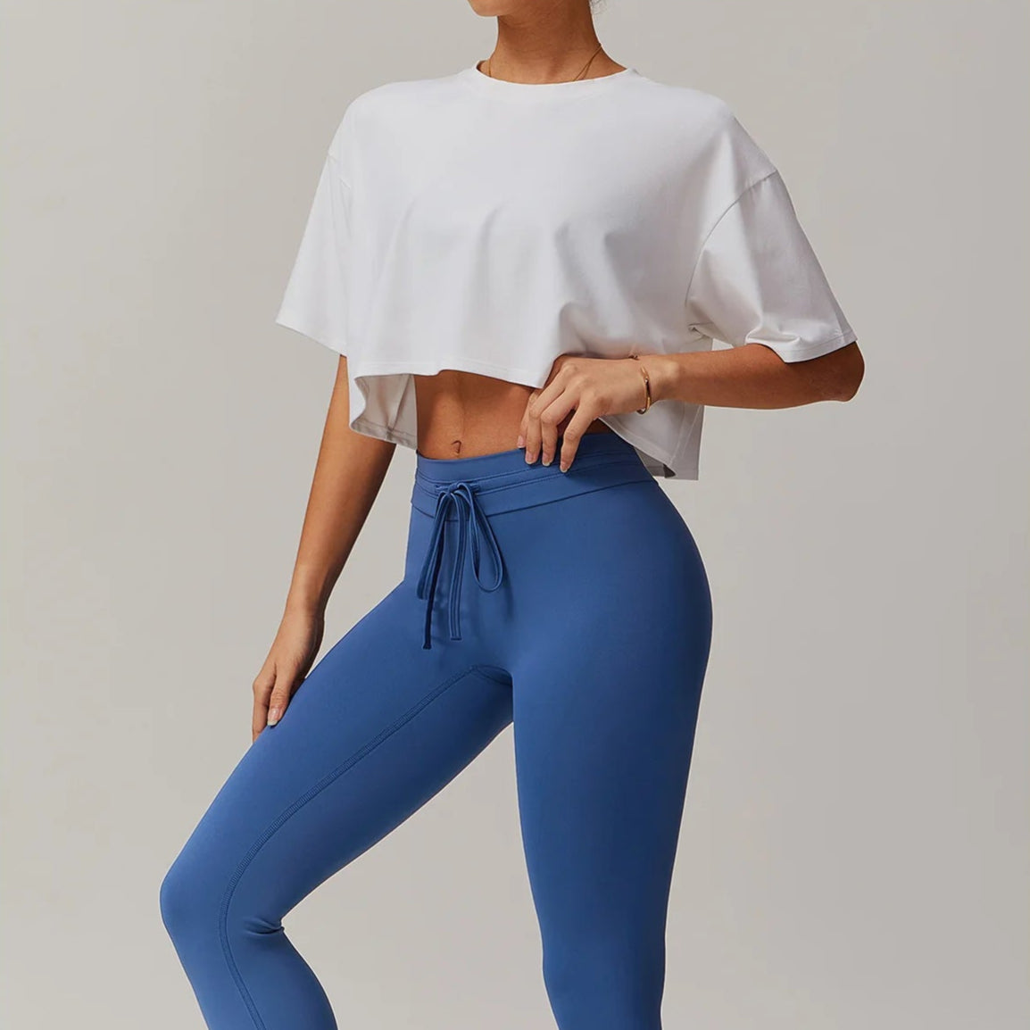 FlexFit Femme – Quick-Dry Crop Yoga Tee