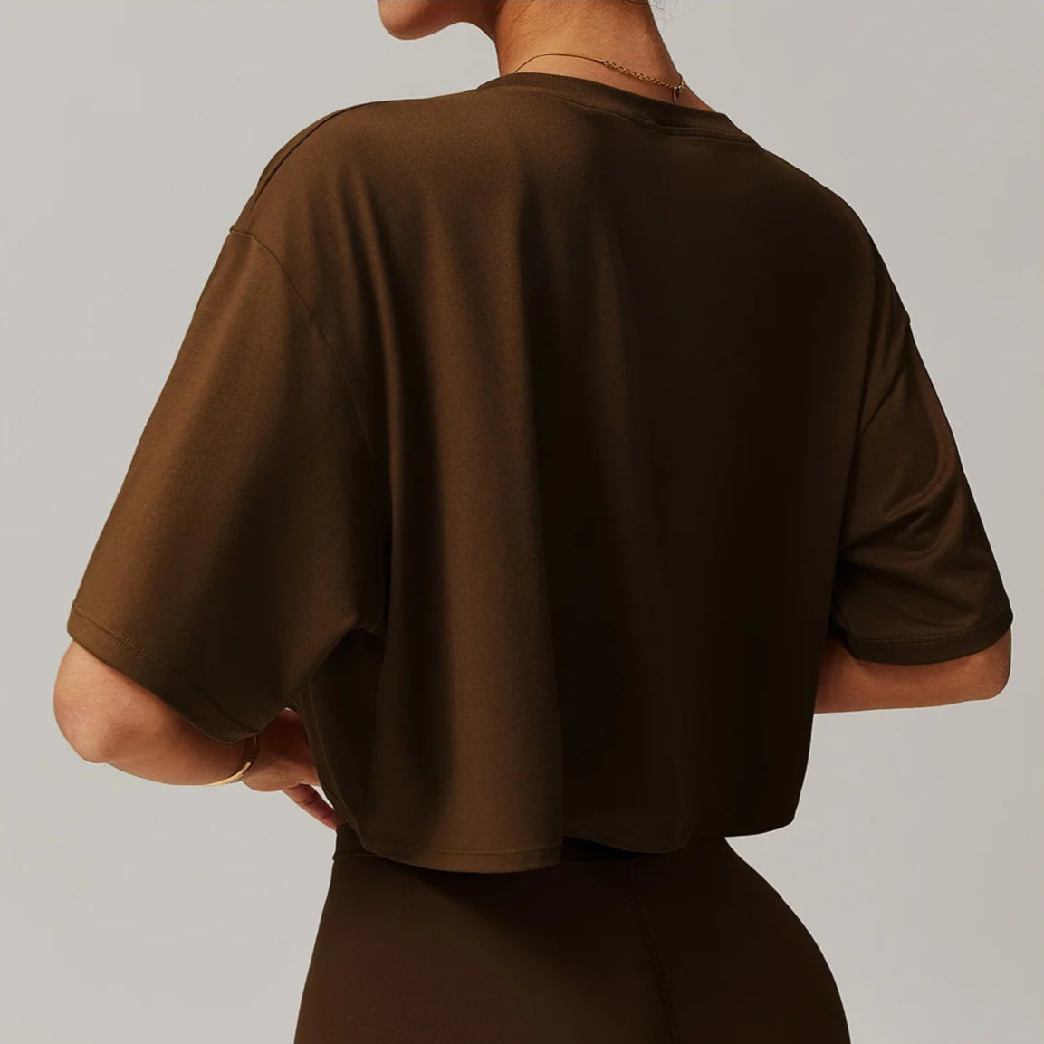 FlexFit Femme – Quick-Dry Crop Yoga Tee