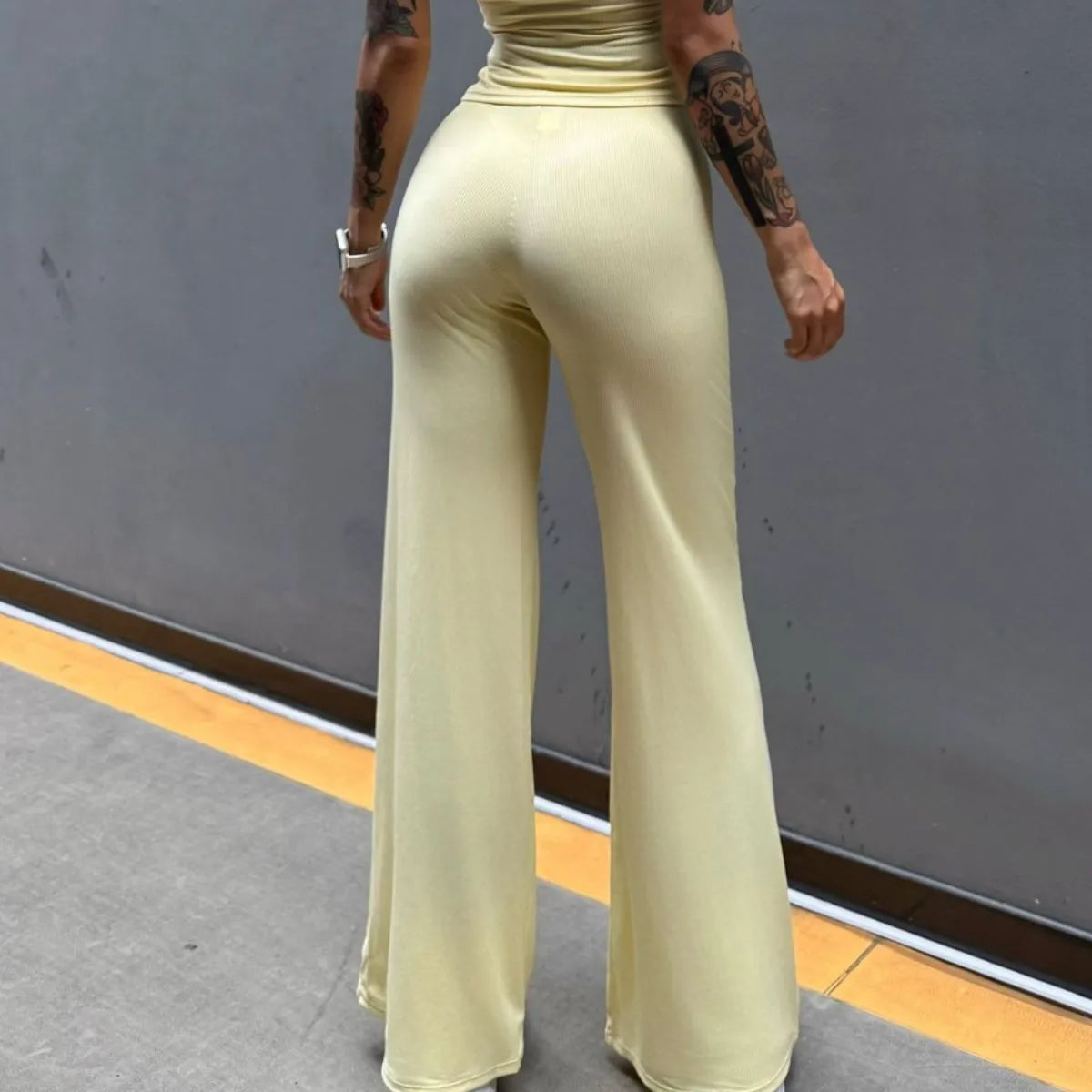 High-waisted booty-enhancing yoga pants